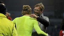 Manažer Liverpoolu Jürgen Klopp slaví postup do semifinále Ligy mistrů se svým...
