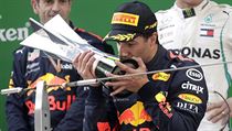 Šťastný vítěz GP Číny Daniel Ricciardo z Red Bullu. | na serveru Lidovky.cz | aktuální zprávy