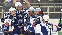 Finále extraligy - 3. zápas: Kometa - Třinec. Domácí se radují z gólu - zleva... | na serveru Lidovky.cz | aktuální zprávy