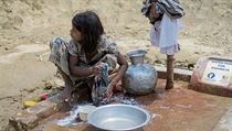 Rohingové utíkají před etnickým násilím z Myanmaru. | na serveru Lidovky.cz | aktuální zprávy