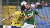 Semifinále českého fotbalového poháru - MOL Cupu: Zlín - Jablonec. Zleva domácí... | na serveru Lidovky.cz | aktuální zprávy
