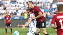 Baník Ostrava vs. Sparta. Tomáš Poznar v souboji s Lukášem Štětinou. | na serveru Lidovky.cz | aktuální zprávy
