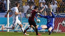 Václav Kadlec ze Sparty překonává brankáře Baníku Ostrava Jana Laštůvku a... | na serveru Lidovky.cz | aktuální zprávy