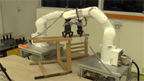 Robot singapurských vědců dokázal složit židli od IKEA. | na serveru Lidovky.cz | aktuální zprávy