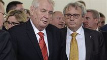 Dlouhý na Hrad. Nová role hradního poradce může signalizovat jeho další plány Miloš Zeman a Vladimír Dlouhý (na snímku z roku 2016) se dobře znají už téměř... | na serveru Lidovky.cz | aktuální zprávy