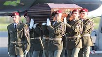 V Praze přistál letecký speciál s ostatky kardinála Berana přivezenými z... | na serveru Lidovky.cz | aktuální zprávy