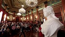 Francouzské občanství Alžířanka nezíská, při naturalizaci odmítla podat ruku mužům Naturalizační ceremoniál ve Francii. | na serveru Lidovky.cz | aktuální zprávy