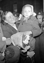 V nedožitých 78 letech zemřela Hana Bušková, jedno z přeživších lidických dětí Hana Bušková, rozená Špotová, na archivním snímku z roku 1947 v náručí své... | na serveru Lidovky.cz | aktuální zprávy