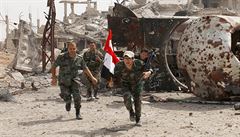 Vojáci loajální silám prezidenta Bashara al-Assada v Sýrii v okolí Damaku.