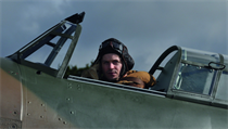 Iwan Rheon jako polský pilot Jan Zumbach. Snímek Hurricane (2018). Režie: David... | na serveru Lidovky.cz | aktuální zprávy