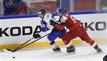 Zleva Tomáš Jurčo ze Slovenska a Adam Polášek z Česka při utkání skupiny A... | na serveru Lidovky.cz | aktuální zprávy