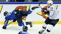 Finsko vs. USA. Kasperi Kapanenv v souboji s Charlien McAvoyem. | na serveru Lidovky.cz | aktuální zprávy