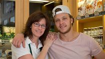Marcela Ziembová a David Pastrňák v sýrárně, kde maminka slavného hokejisty... | na serveru Lidovky.cz | aktuální zprávy