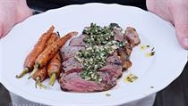Hovězí steak s pikantní bylinkou omáčkou... | na serveru Lidovky.cz | aktuální zprávy
