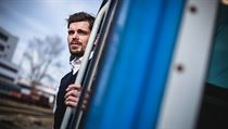 Odhaluje neznámý svět strojvedoucích. Znepřátelil jsem si tím kolegy a podráždil firmu, říká Strojvedoucí Michal Kopťár měl k vlakům vztah od mládí, k Český drahám... | na serveru Lidovky.cz | aktuální zprávy