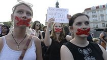 Lidé se zalepenou pusou protestovali proto, že Babiš podle nich odmítá veřejnou... | na serveru Lidovky.cz | aktuální zprávy