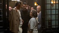 Střet Jeffa Goldbluma a Jodie Fosterové ve dveřích. Snímek Hotel Artemis... | na serveru Lidovky.cz | aktuální zprávy