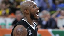 Eugene Lawrence z Nymburka slaví výhru ve finále Kooperativa NBL. | na serveru Lidovky.cz | aktuální zprávy