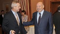 Michail Švydkoj (vpravo) na šest let staré fotografii s tehdejším velvyslancem... | na serveru Lidovky.cz | aktuální zprávy