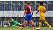 Český brankář Tomáš Koubek právě dostává druhý gól při přípravném zápase české... | na serveru Lidovky.cz | aktuální zprávy