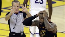 LeBron James nesouhlasí s výrokem rozhodčích. | na serveru Lidovky.cz | aktuální zprávy