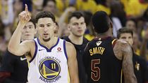Klay Thompson (v bílém) z Golden State slaví koš. Zády zklamaně přihlíží J. R.... | na serveru Lidovky.cz | aktuální zprávy
