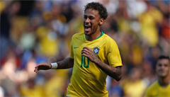 5) Neymar - Brazilský fotbalový génius podepsal v srpnu ptiletý kontrakt s...