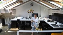 Designérka Daniela Komatović v podkroví, kde má svůj ateliér | na serveru Lidovky.cz | aktuální zprávy
