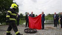 U pálení trenýrek asistovali i hasiči. | na serveru Lidovky.cz | aktuální zprávy