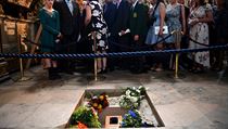 Schránka s Hawkingovým popelem je uložena po boku významných osobností britské... | na serveru Lidovky.cz | aktuální zprávy