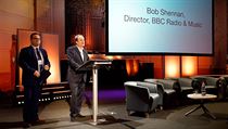 Generální ředitel Českého rozhlasu René Zavoral (vlevo) a Bob Shennan, ředit... | na serveru Lidovky.cz | aktuální zprávy