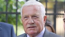 Klaus souhlasí se Zemanem: Zprávy tajných služeb jsou bezcenné Václav Klaus přichází na oslavu svých 77. narozenin. | na serveru Lidovky.cz | aktuální zprávy