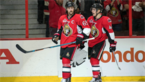 Erik Karlsson (vlevo) z Ottawy patří k nejlepším obráncům současné NHL. | na serveru Lidovky.cz | aktuální zprávy