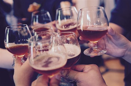 Pití alkoholu je v ad kultur nedílnou souástí ivota (ilustraní foto).