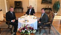 Babiš a Hamáček dorazili do Lán za Zemanem. | na serveru Lidovky.cz | aktuální zprávy