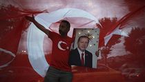 Erdogan se prohlásil za vítěze voleb, podle opozice nevyhrál Příznivci Erdogana začínají v Turecku slavit. | na serveru Lidovky.cz | aktuální zprávy