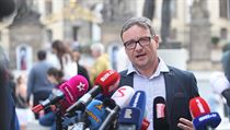 David Rath na tiskové konferenci na Hradčanském náměstí. David Rath na tiskové konferenci na Hradčanském náměstí.