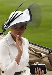 Královské dostihy. Jak se vám líbí klobouky, které nasadila anglická smetánka? Meghan, vévodkyně ze Sussexu. | na serveru Lidovky.cz | aktuální zprávy
