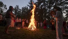 Ohe je nedílnou souástí vtiny pohanských rituál.