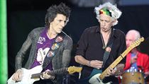 Oba kytaristé kapely Rolling Stones zleva Ron Wood a Keith Richards. | na serveru Lidovky.cz | aktuální zprávy