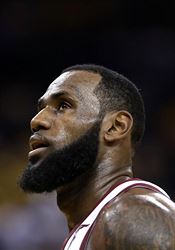 Nová éra LeBrona Jamese. Dokáže se postavit favoritům z Golden State? LeBron James hledí vstříc budoucnosti v LA Lakers. | na serveru Lidovky.cz | aktuální zprávy