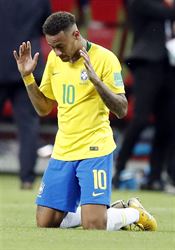 KOMENTÁŘ: Uvidí Neymara a spol. opravdoví fandové, nebo jen celebrity? MS ve fotbale 2018, Brazílie vs. Belgie: Neymar po konci zápasu. | na serveru Lidovky.cz | aktuální zprávy