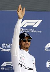 Formule 1: Hamilton blízko pátého titulu. Alonso ho staví mezi legendy Pilot Mercedesu Lewis Hamilton slaví triumf v kvalifikaci v Silverstone. | na serveru Lidovky.cz | aktuální zprávy