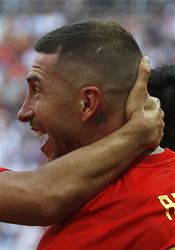 Španělé v nastavení vydřeli remízu se Švédy a slaví postup na EURO Sergio Ramos (vpravo) a Marco Asensio se radují z vedoucího gólu Španělska. | na serveru Lidovky.cz | aktuální zprávy