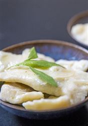Jak na michelinské ravioly? Domácí těstoviny zvládnete hravě, tady je návod Ravioly se šalvějovým máslem | na serveru Lidovky.cz | aktuální zprávy