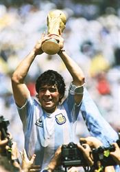 KVÍZ: Fotbalový génius i grázl s drogovou minulostí. Jak dobře znáte Diega Maradonu? Diego Maradona slaví titul mistrů světa v roce 1986. | na serveru Lidovky.cz | aktuální zprávy