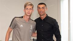 eský fotbalista Juventusu Roman Macek (vlevo) a jeho spoluhrá Cristiano...