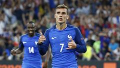 Antoine Griezmann slaví svou druhou branku do sít Nmecka.