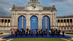 Trump poveeel s ostatními státníky lenských stát NATO na summitu v Bruselu.