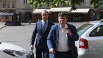Advokát Radek Pokorný přichází na jednání parlamentní komise k OKD. | na serveru Lidovky.cz | aktuální zprávy